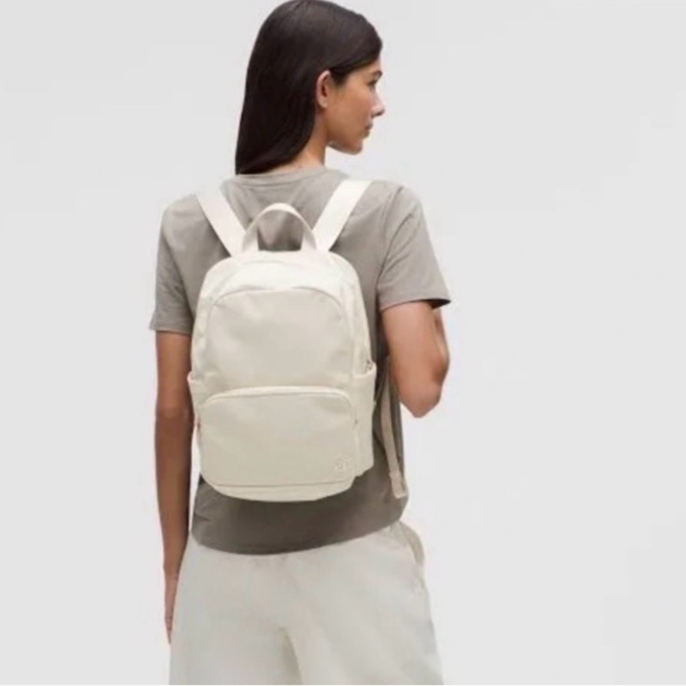 NWT -lululemon Everywhere Backpack Small 11.5L, ivory, gold metal hardware
